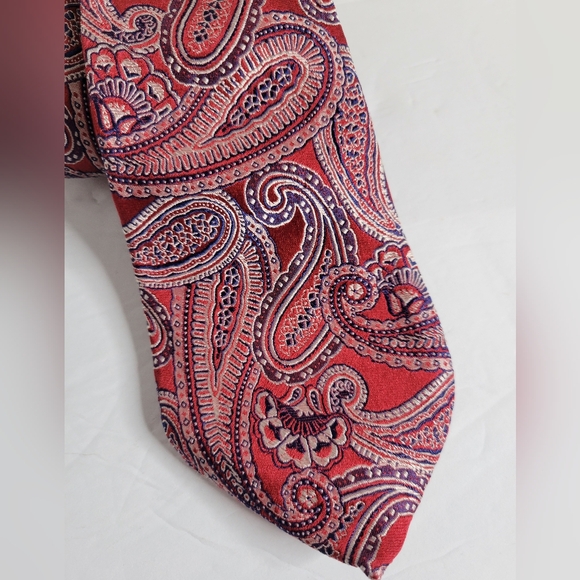 Michael Kors Necktie Red w All Over Paisley Pattern, 100% Silk Tie - Picture 3 of 8